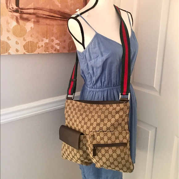 Authentic Gucci brown monogram messenger bag - Picture 4 of 16